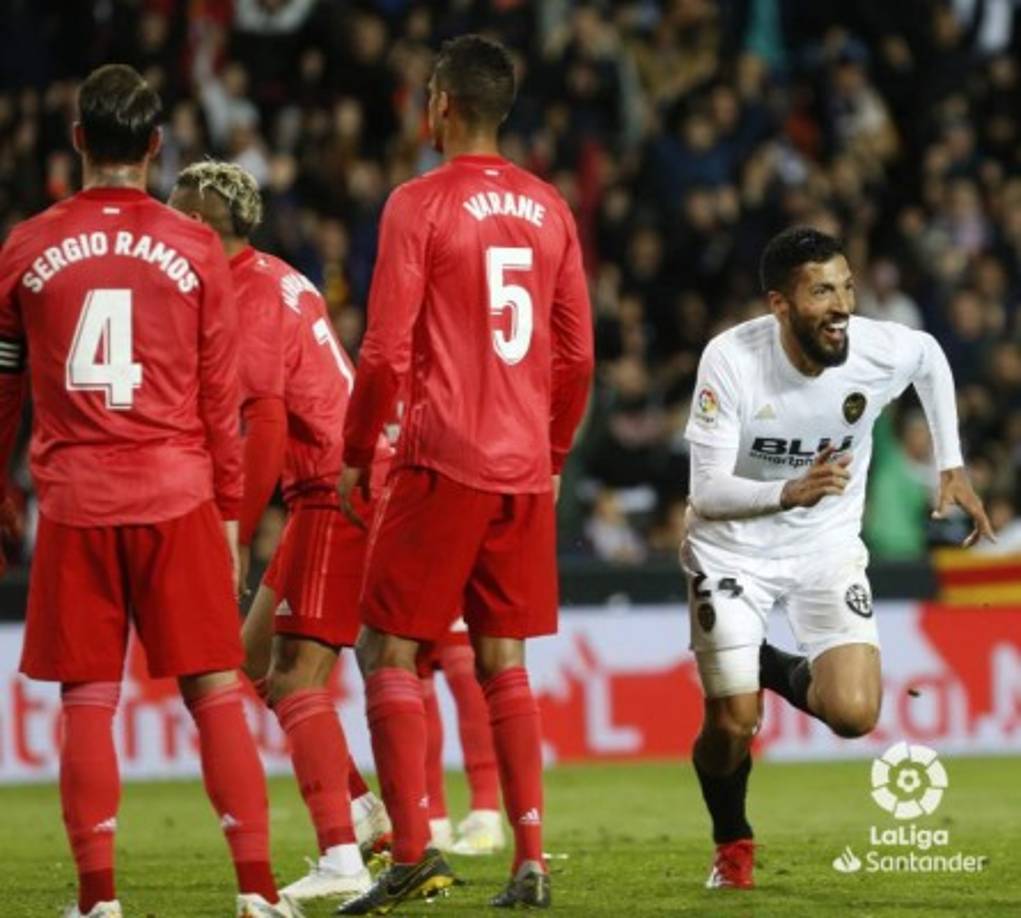 Ezequiel Garay dio la estocada final al Real Madrid marcando el 2-0 del Valencia. Foto LaLiga.es