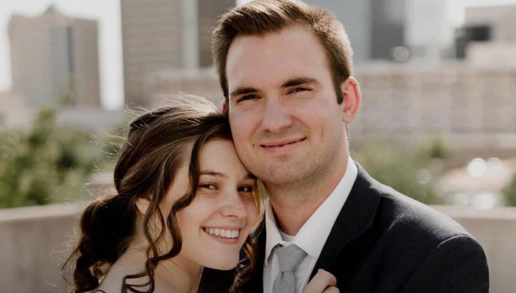 Misiones en <b>Haití</b>, una organización sin fines de lucro con sede en Oklahoma fundada en 2000, informó que Davy y Natalie Lloyd y un tercer misionero fueron asesinados a tiros por pandilleros el jueves por la noche. La tercera víctima fue identificada por varios medios estadounidenses como Jude Montis, el director haitiano del grupo religioso.