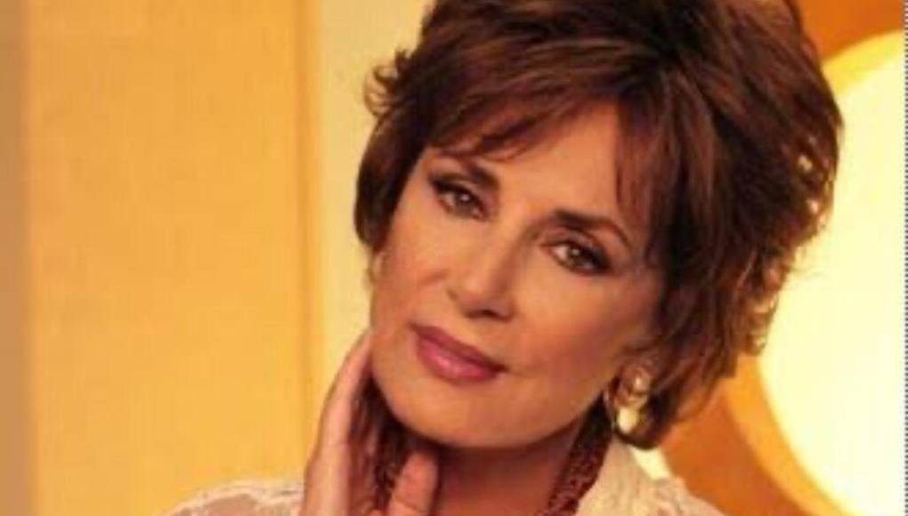 Sus amigos, familiares y colegas lamentan su muerte, en redes sociales se leen algunos comentarios: “La más guapa y linda, gran actriz y compañera, mujer bella por dentro y por fuera. Descansa en paz Helena Rojo adorada, fue un honor compartir escena contigo y conocerte de cerca. Grande entre las grandes. Amada y admirada por siempre”. / “Mi más sentido pésame para su familia y amigos. Que desde ese bello lugar en el que ahora ella está, siga cuidando de todos sus seres queridos”. 