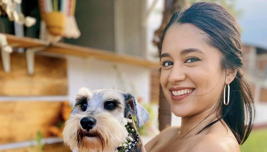 Shakti está ubicado actualmente en Plaza Numa, ofreciendo arreglos florales personalizados. Los clientes pueden ir, elegir sus flores, el papel para envolverlas y disfrutar de una plática amena.