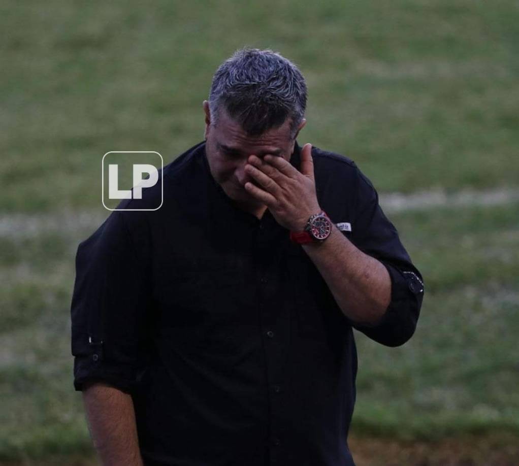 Diego Vázquez rompió a llorar tras el gol de Roberto Moreira.