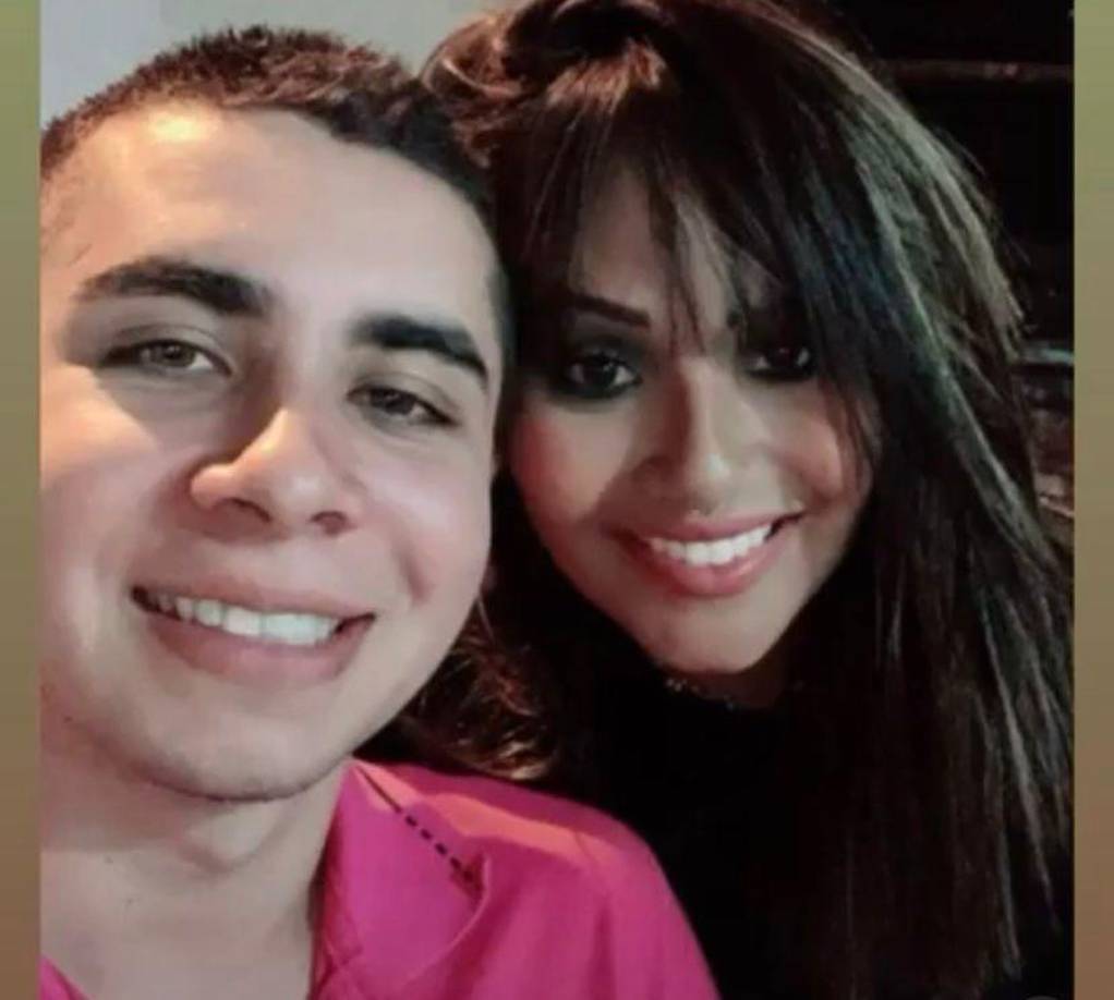 “Nos encontramos con la pareja y el niño en la ventana del séptimo piso. Empezamos a gritarles que no saltaran, pero las llamas se apoderaron de ellos enseguida. Terminaron saltando y murieron en el acto”, relató.