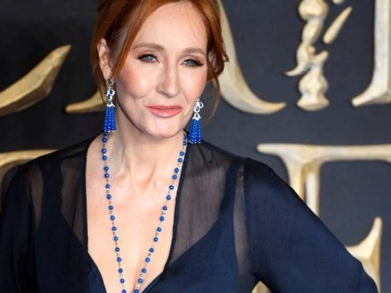 Según la nueva ley, la identificación errónea de género podría constituir un delito en determinadas circunstancias. Rowling en X escribió que “si lo que escribo aquí constituye un delito según la nueva ley, espero que me arresten”.