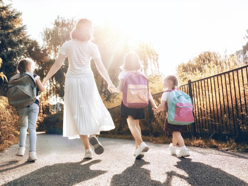 Los padres deben evitar mandar a la escuela a niños enfermos.