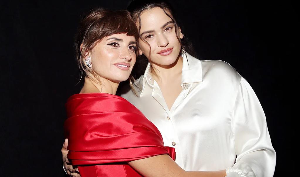 Penélope Cruz entrevista a Rosalía para la revista Vogue