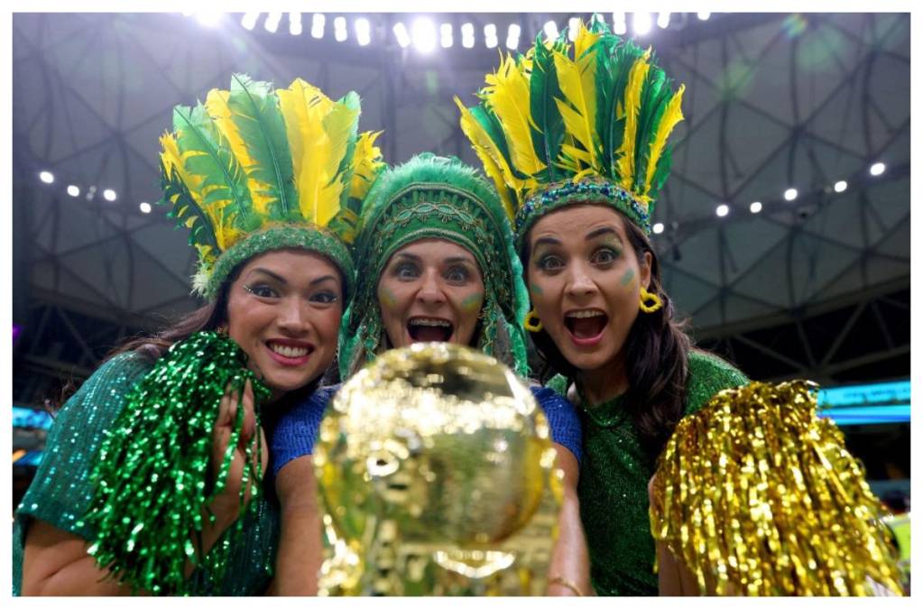 Bellas chicas y homenaje a Pelé en el juego Brasil-Camerún