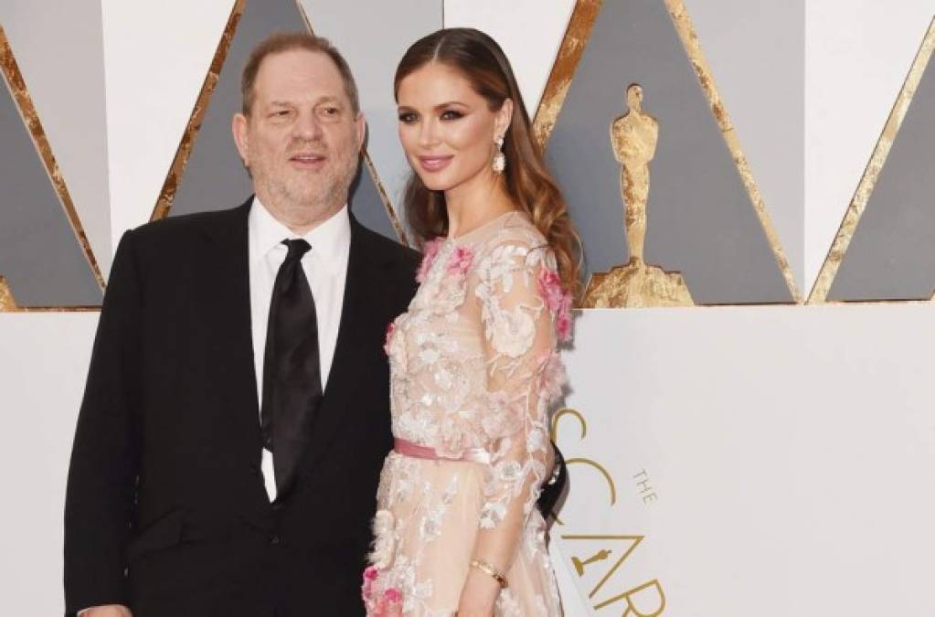 Tras el escándalo sexual que ha salido a la luz de Harvey Weinstein (65 años), su esposa, la diseñadora de Marchesa, Georgina Chapman, ha decidido poner fin a su matrimonio después de los testimonios de actrices y empleadas que han asegurado que fueron objeto de acoso y violación sexual por parte del productor de cine de Hollywood.<br/><br/>Pero quién es Georgina Chapman, la mujer que estuvo casada diez años con uno de los reyes de Hollywood y que aparentemente no se dio cuenta de que era un abusador sexual.