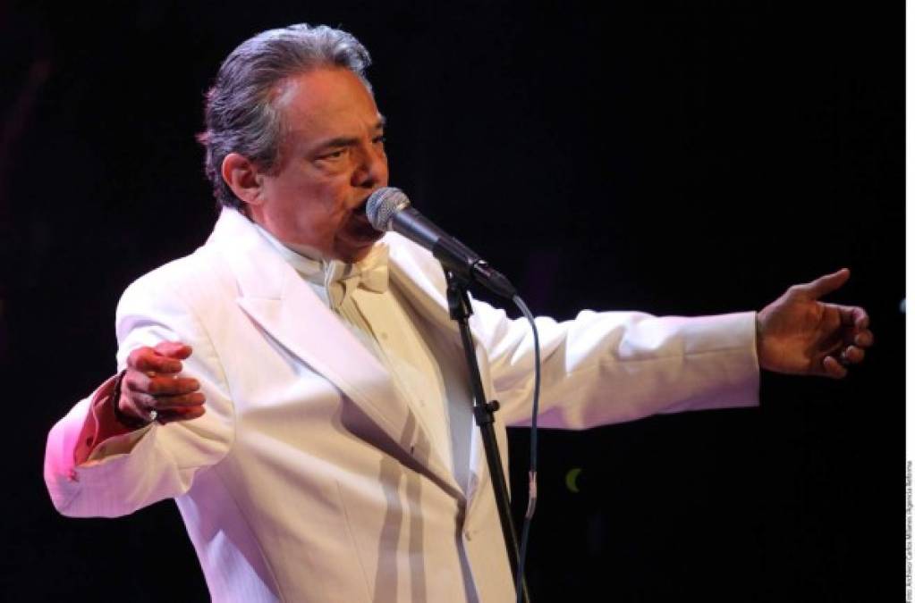 José José ha inmortalizado en el mundo decenas de canciones, entre ellas: 40 y 20, La nave del olvido, El amar y el querer, He renunciado a ti, Gavilán o paloma, Me basta, entre muchísimas otras.