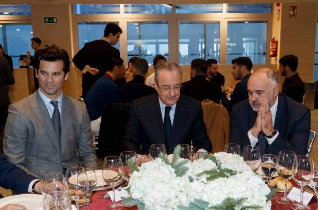 Florentino Pérez entre Santiago Solari y Pablo Laso entrenadores de fútbol y baloncesto, respectivamente, del Real Madrid.