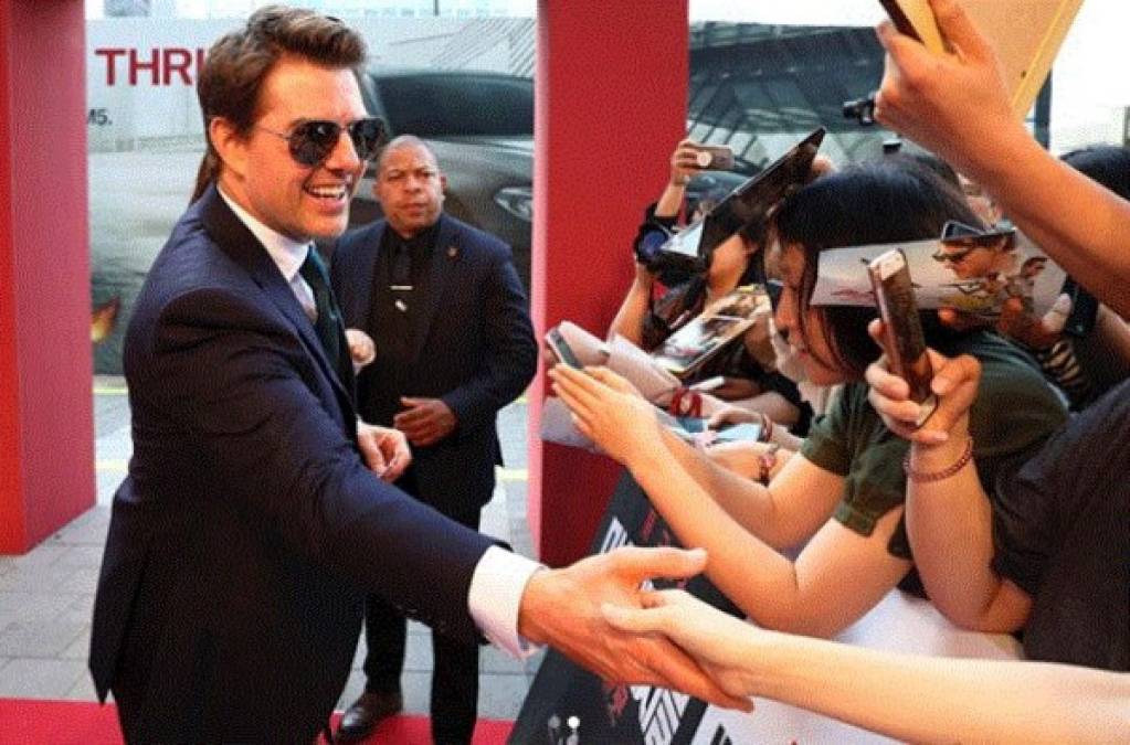 Según muchos fans y medios de comunicación a Tom Cruise no le pasan los años. Y es que el actor, de 56 años, ha lucido por mucho tiempo un aspecto jóven, pero hubo un momento en que se notó un cambio en su rostro. Algunos dicen que fue por el uso del botox.
