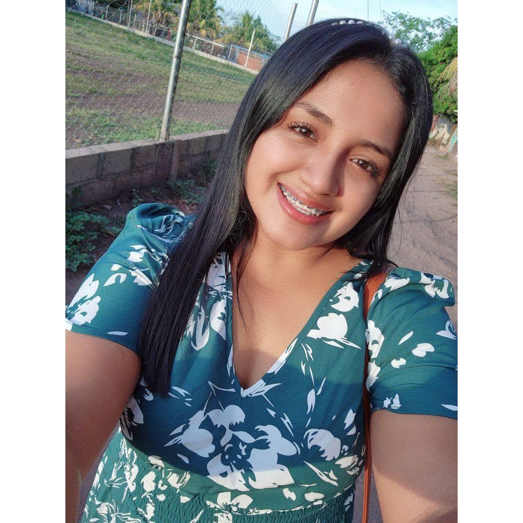 Keyssy regresaba de la escuela con su hijo y murió tras choque con rastra en Juticalpa