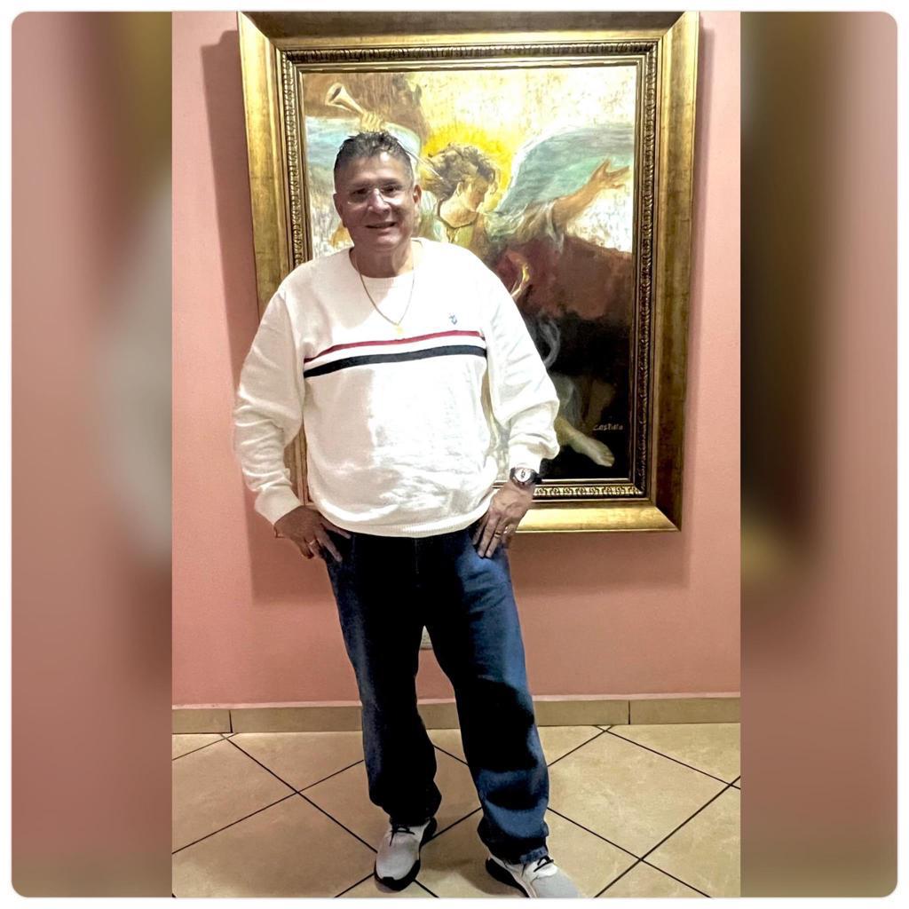 Esdras Amado López causa sensación con atuendos “aesthetic”