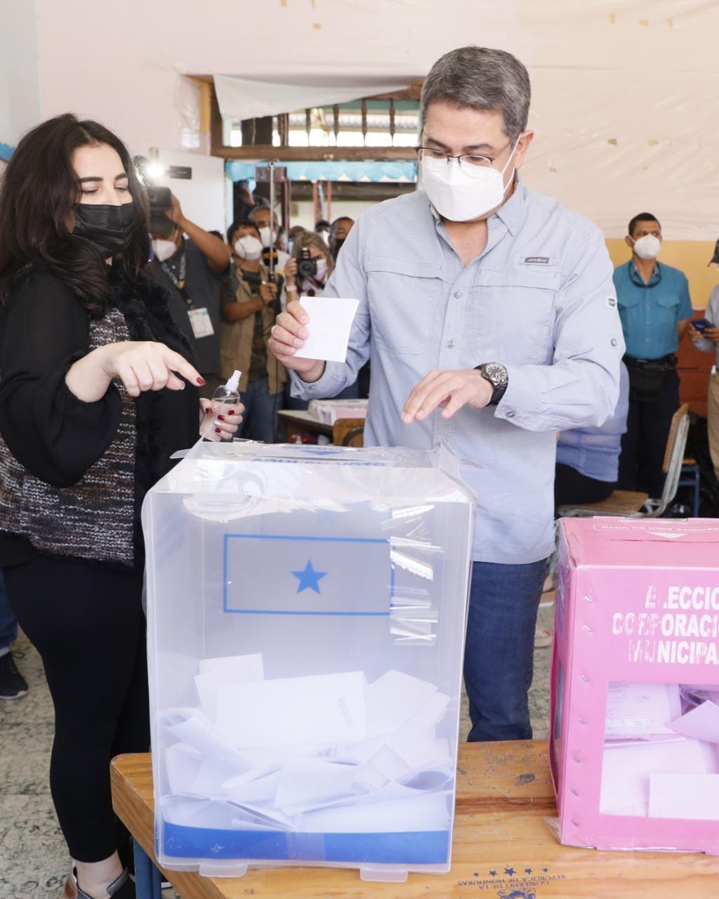 Juan Orlando está habilitado para votar en las elecciones primarias