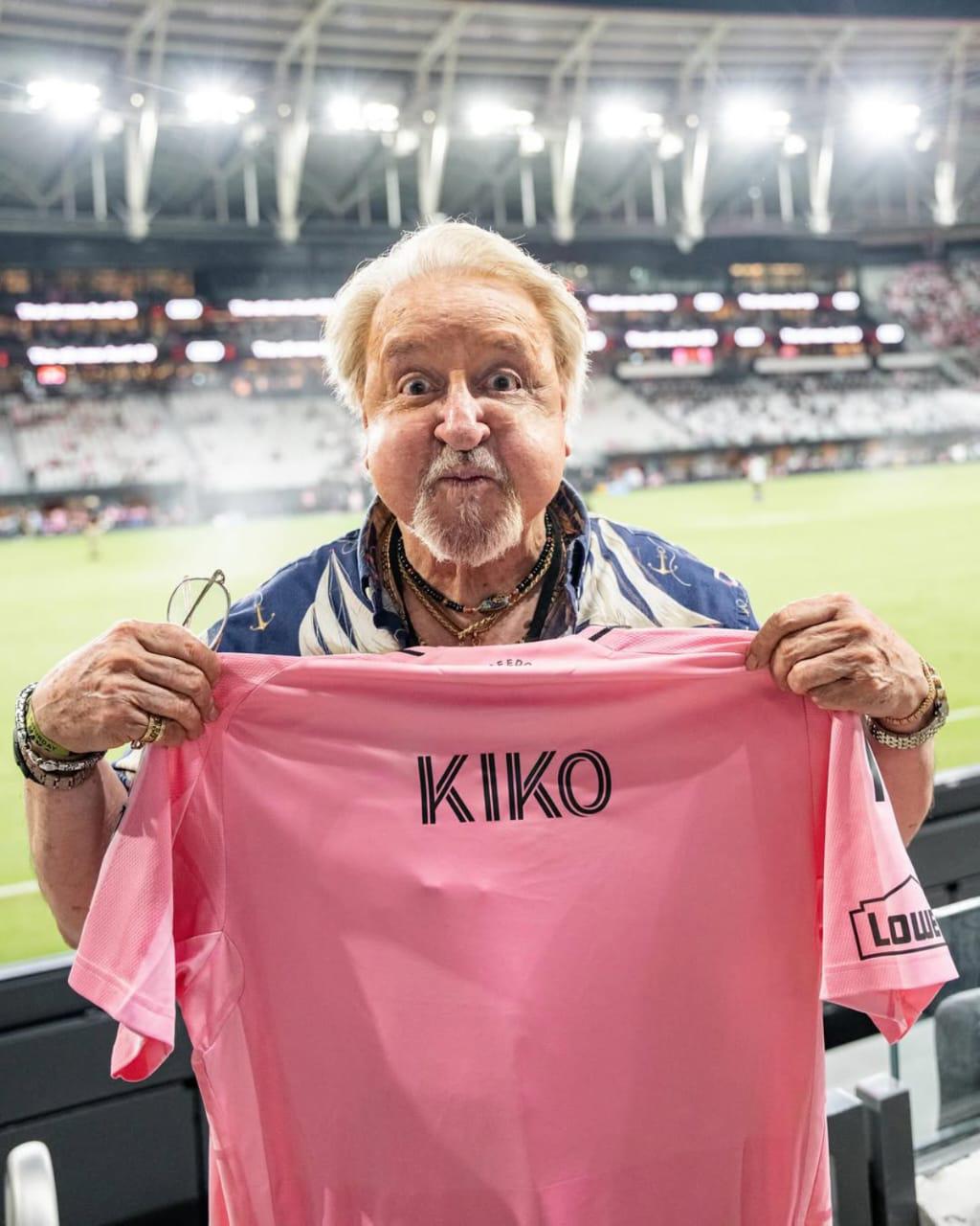 Carlos Villagrán sobre su encuentro con Messi: En Argentina, se besan los hombres