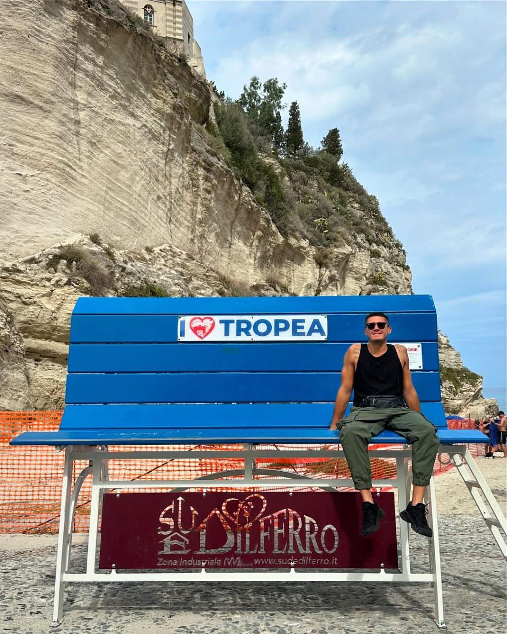 Zazza el Italiano bajo críticas por exponer a familia en zona de riesgo