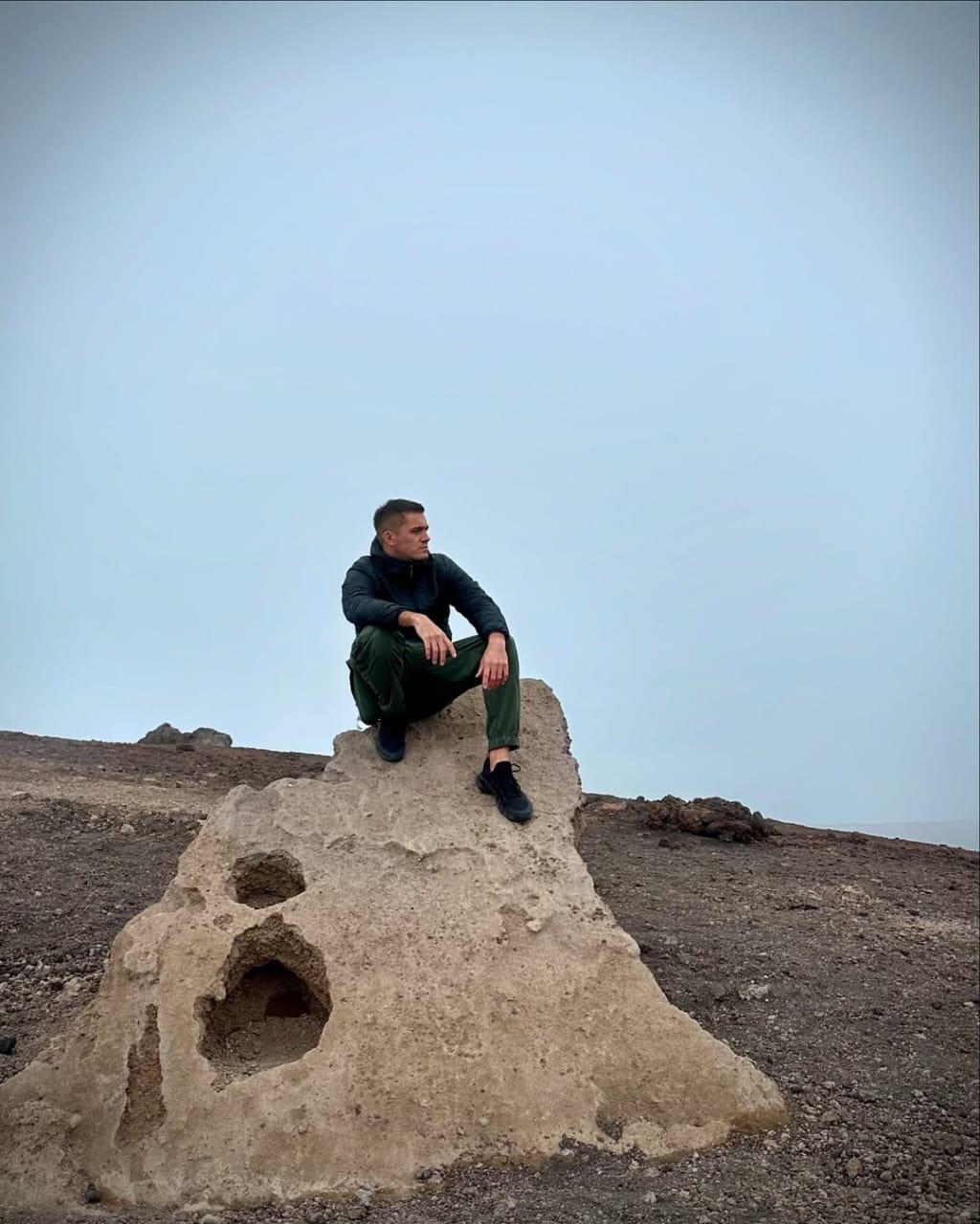 Zazza el Italiano bajo críticas por exponer a familia en zona de riesgo