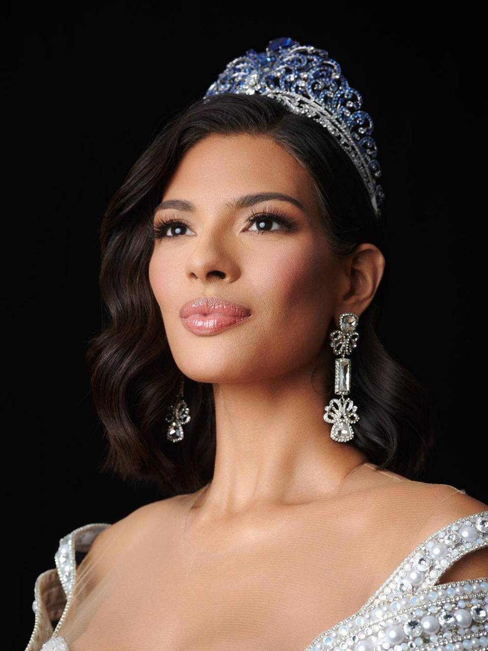 Primeras fotos oficiales como Miss Universo 2023 de Sheynnis Palacios compartidas en las redes sociales de Miss Universo.