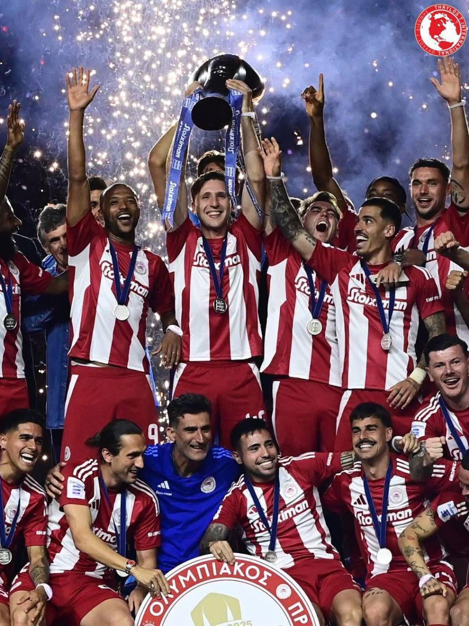 Luis Palma fue parte de la celebración de Olympiacos con su título 48