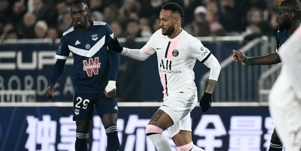 Neymar fue el héroe del PSG al marcar un doblete contra el FC Girondins de Burdeos.