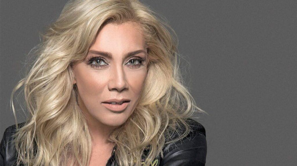 Cynthia Klitbo responde a las críticas por salir con un hombre 30 años menor