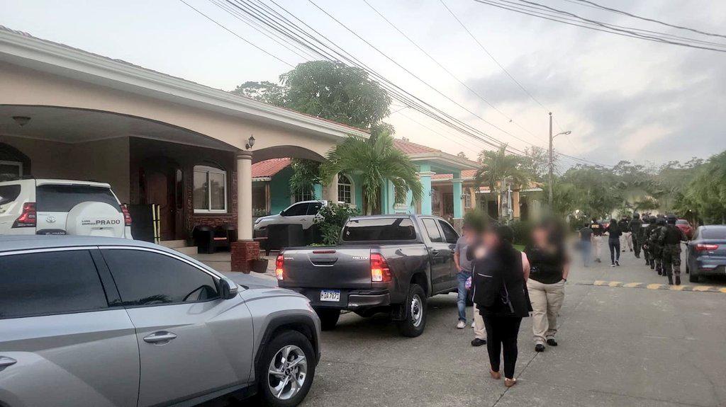 Bienes decomisados al expolicía Mauricio Hernández Pineda.