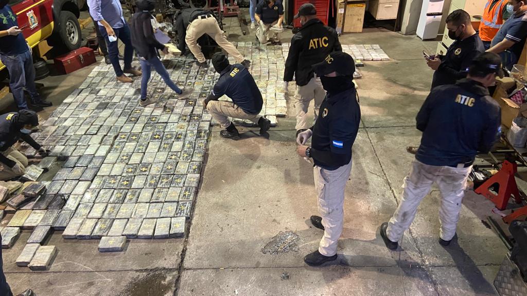 Condenan a hondureño a 10 años por llevar cocaína en camión cisterna