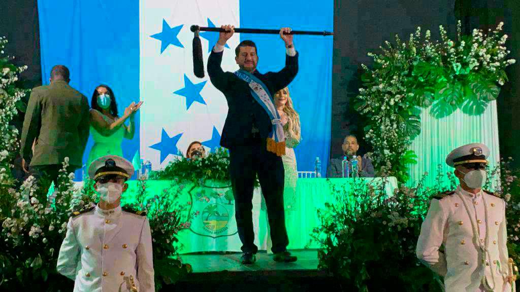 “Vienen mejores tiempos para La Ceiba”: Bader Dip al jurar como alcalde