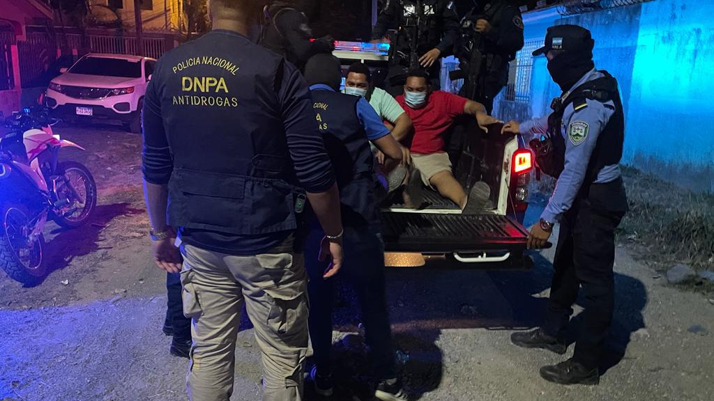 Capturan a dos personas en posesión de un paquete de supuesta heroína en La Ceiba
