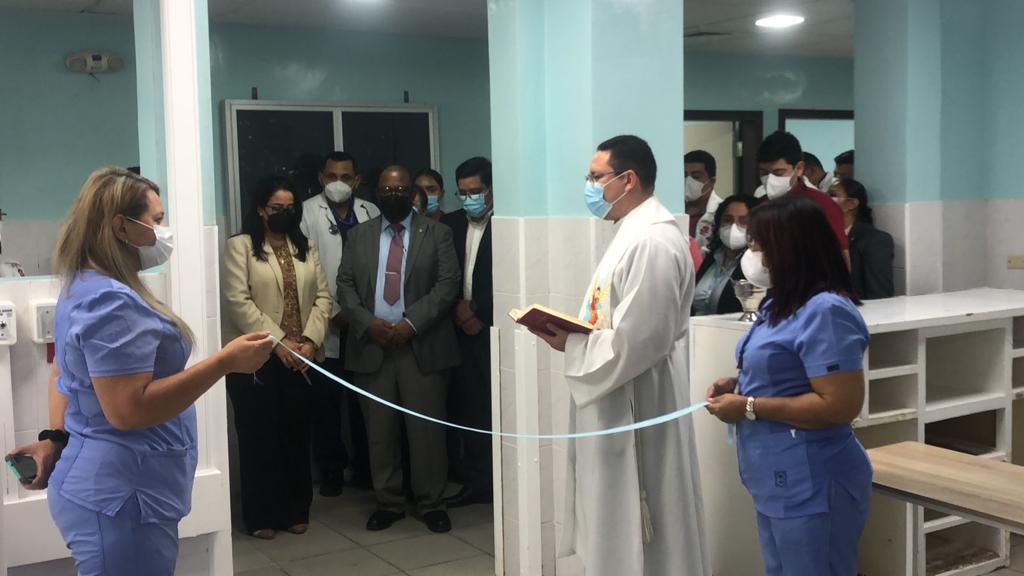 Inauguran la remodelada sala de emergencia del Mario Rivas