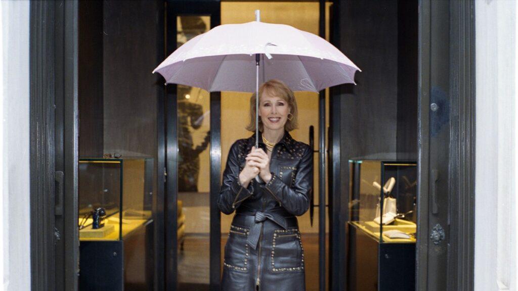 ¿Quién es E. Jean Carroll, la periodista a la que Trump debe pagar $83 millones?