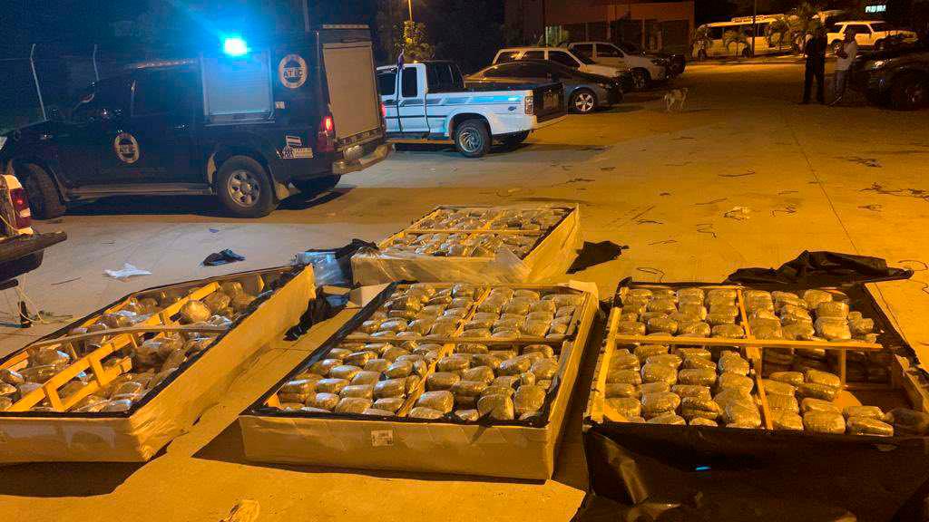 De Colón transportan droga oculta en armarios y camas