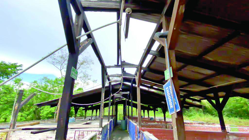 Ayer martes se sumaron los docentes debido al abandono en que está el Curla.