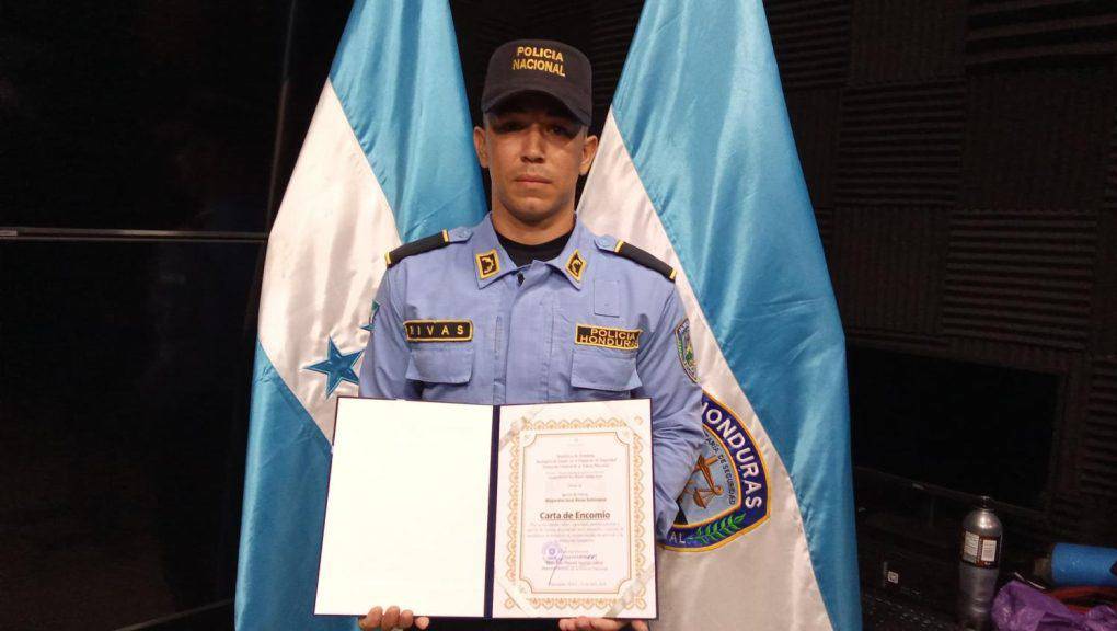 Alejandro Rivas paró el bus y preguntó que cuánto costaba el pasaje a lo que el conductor le dijo que 160.