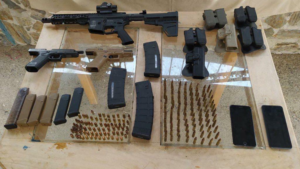 Armas decomisadas a dos supuestos miembros de la banda “El Pelón”.