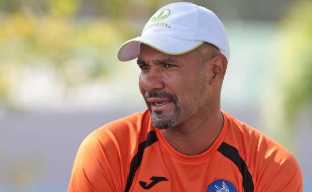 El entrenador hondureño Ninrod Medina rechazó dirigir al Motagua.