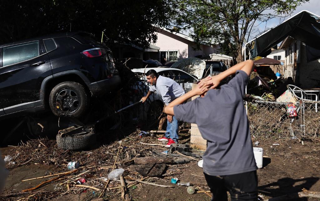 Tormenta repentina inunda San Diego, California; se lleva carros y casas