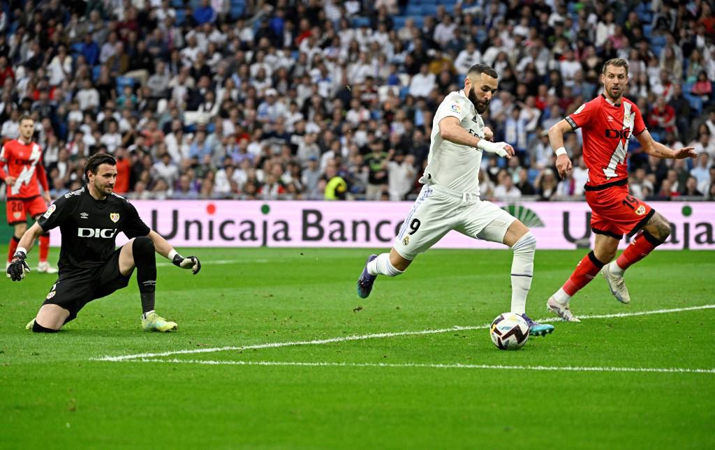 Karim Benzema se quitó al portero y sacó un remate que se fue al fondo de las redes.