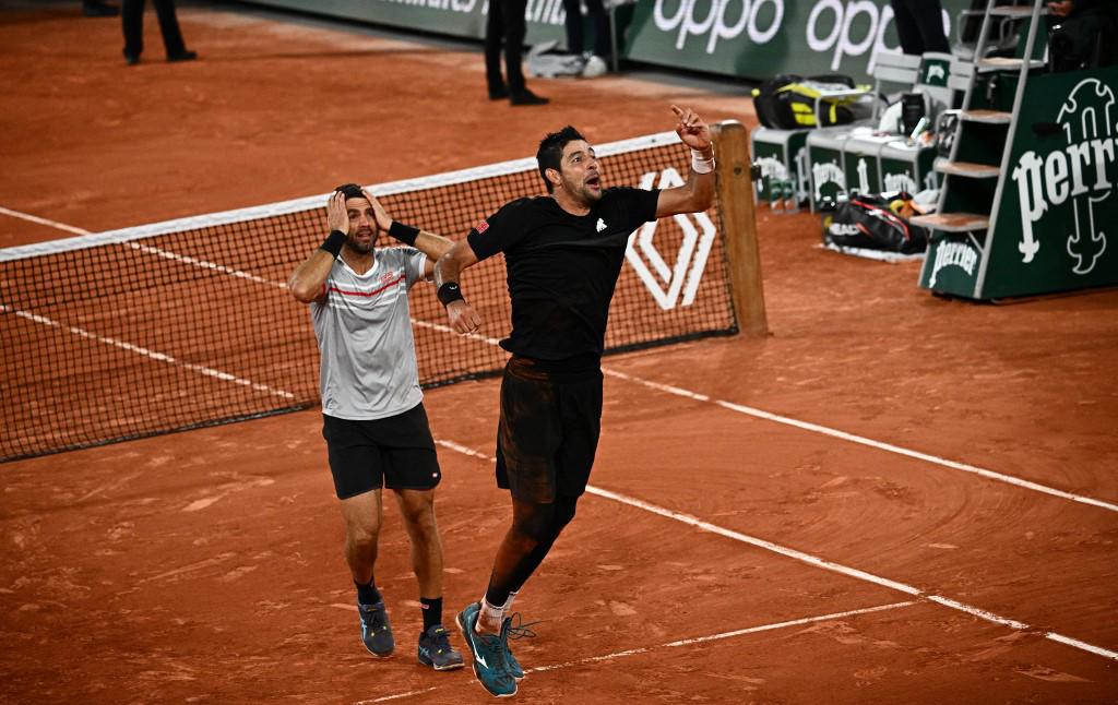 La emoción del salvadoreño salvadoreño Marcelo Arévalo y su compañero tras proclamarse campeones del Roland Garros en dobles.