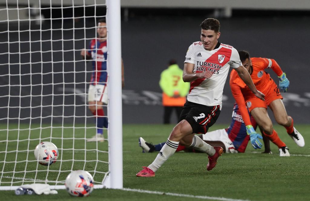 River Plate venció a San Lorenzo y se afianza en el liderato