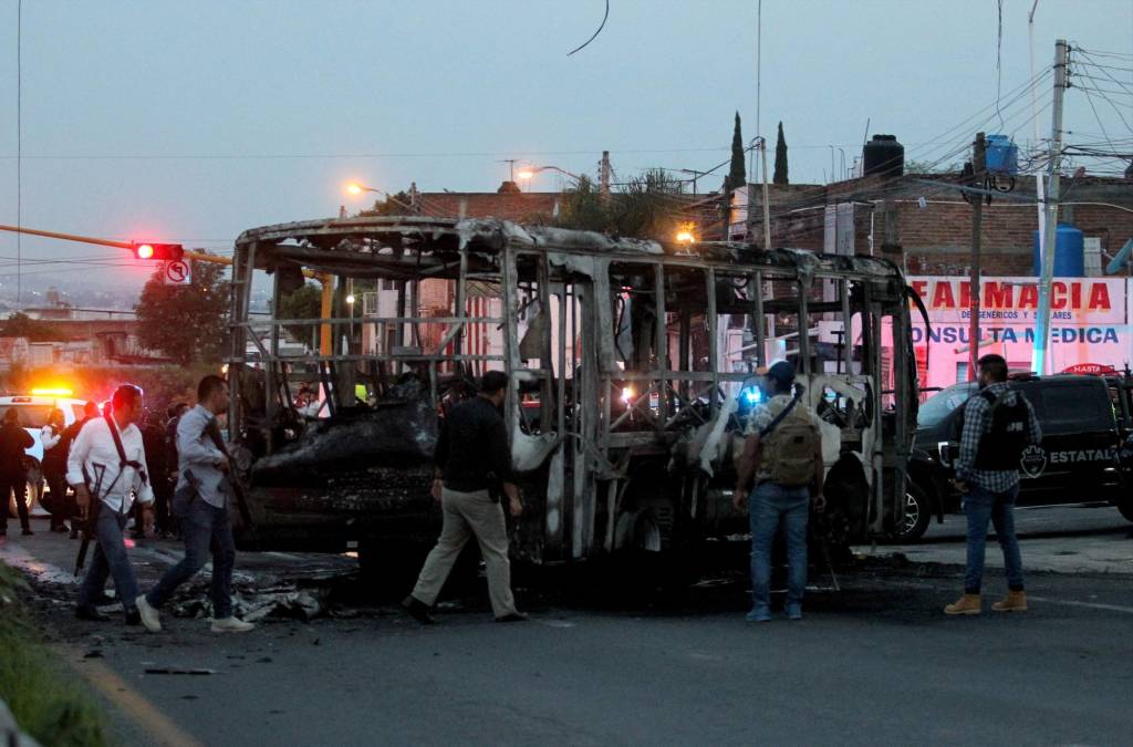 En su rueda de prensa matutina, el presidente Andrés Manuel López Obrador reveló que el operativo fue realizado porque el Ejército tuvo información de que habría una reunión entre jefes de grupos del crimen organizado que fueron detenidos, aunque no ofreció mayor información.