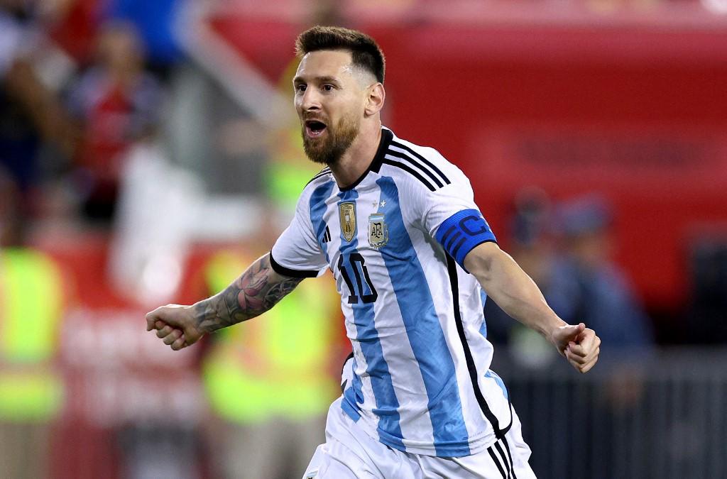 Messi ha dejado claro que después del Mundial de Qatar decidirá su futuro ya que está concentrado con la Selección de Argentina. Sin embargo, el Barça, sabe que tiene que ir dando pasos mucho antes si quiere que ‘La Pulga’ vuelva a vestirse de azulgrana en el 2023.