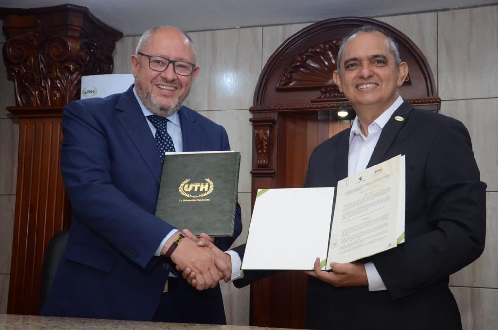 UTH firma alianza con Universidad de Córdoba de España