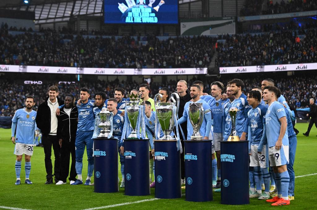 Manchester City presentó ante su afición los títulos conseguidos durante el 2023.