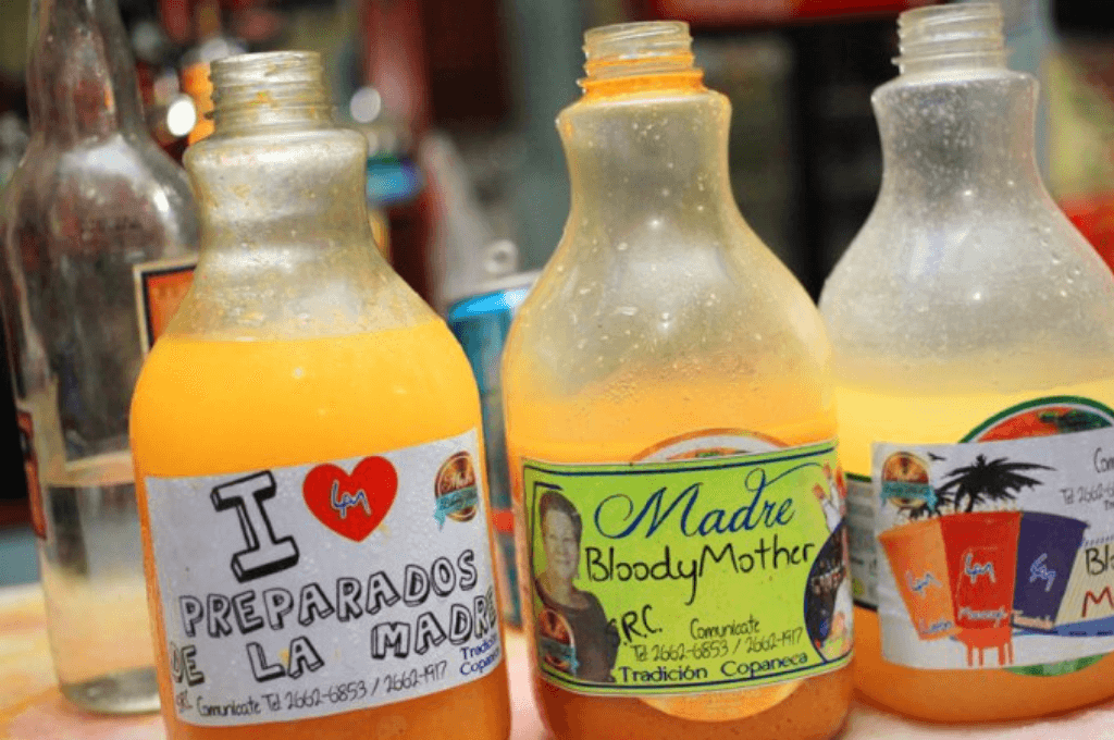 Esta bebida es muy fácil de encontrar en el municipio de Santa Rosa de Copán. El madrazo puede ser preparado con siete diferentes sabores como ser: jamaica, naranja, tamarindo, limón, fresa, mandarina y maracuyá. Estos sabores son naturales y se combinan con guaro, soda, azúcar y hielo quedando como resultado un exquisito trago copaneco.