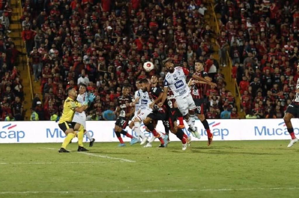 Alex López y Bryan Félix buscarán con Alajuelense remortarle al Cartaginés y ser campeones en Costa Rica