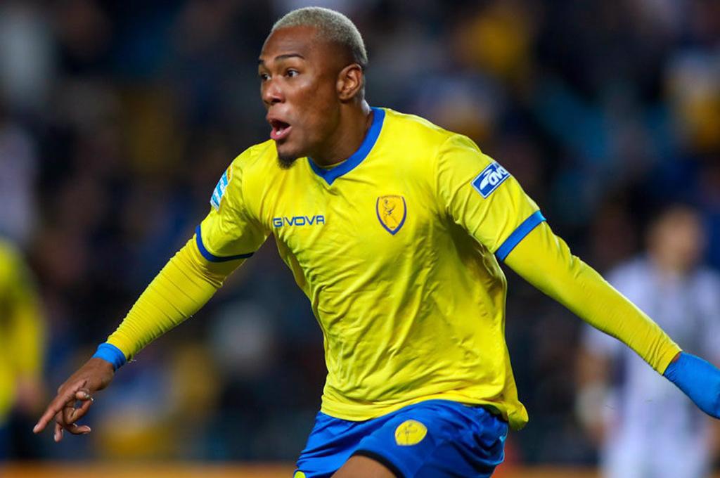 El centrocampista hondureño Deybi Flores podría dejar al Panetolikos de Grecia y fichar por el Cádiz.