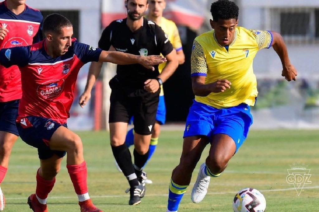 Anthony Lozano impulsa la goleada del Cádiz ante el modesto Barbate FC en el primer partido de la pretemporada