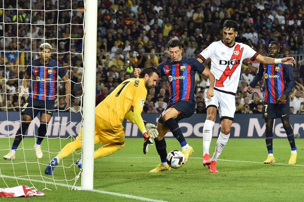 Robert Lewandowski no pudo marcar en su debut en la Liga de España.