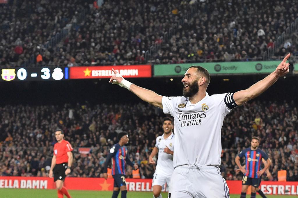 Karim Benzema se destapó con un hat-trick.