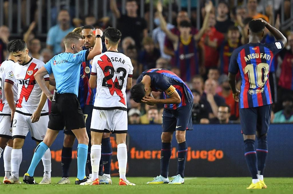 Sergio Busquets se marchó expulsado en el tramo final.